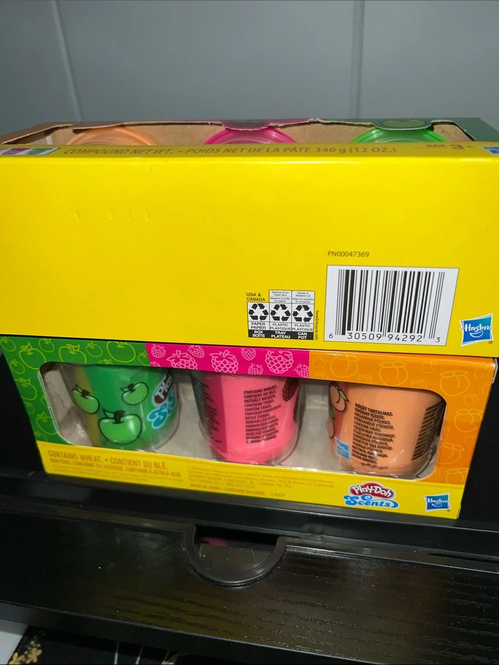 Brand new, never opened Set of 2 Play-Doh Scents, 3-Pack